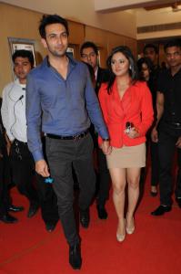 e7wvx6zzl9jdmgy5.D.0.Rashmi-Desai-with-husband-Nandish-Sandhu-at-the-19th-LIONS-GOLD-AWARDS-at-Bhaidas-Hall-in-Mumbai